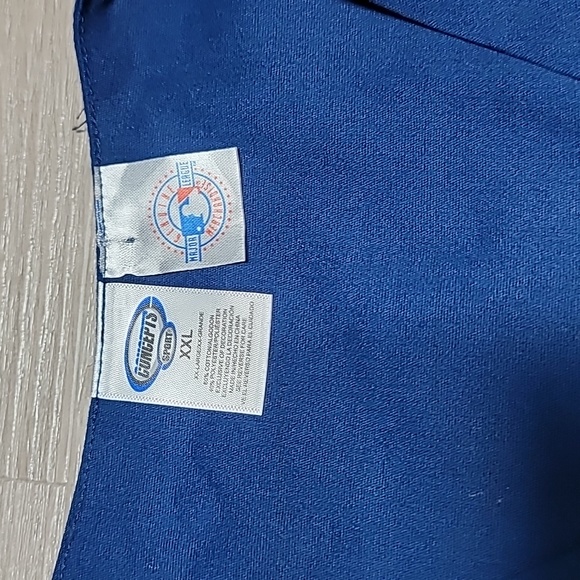 SELLING 3 MEDICAL SCRUB YANKEES TOPS AS A BUNDLE SIZE XXL - Picture 4 of 8